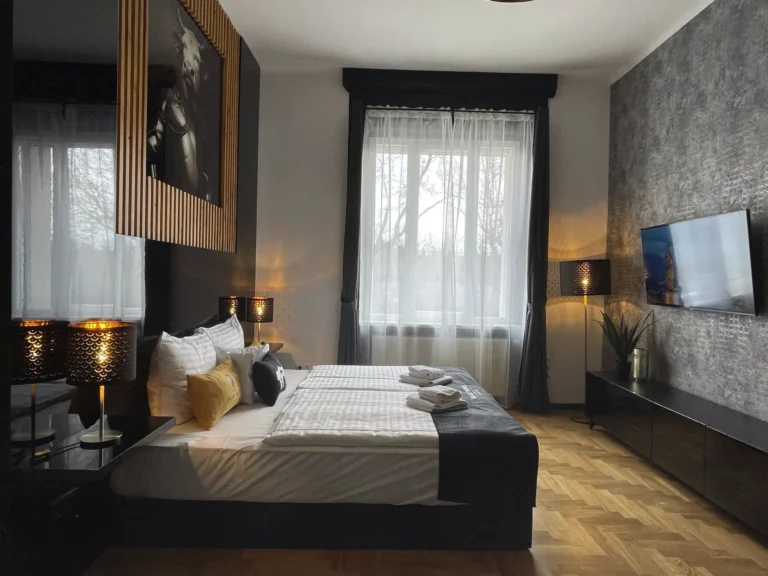 211CB961-54A0-4D4C-9071-BFC846E97513-scaled