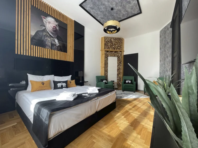 4C6C8476-362A-4815-ABCD-F441832B08A6-scaled