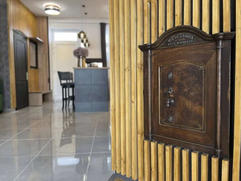 A794E44D-E17B-4328-86E1-F13AF09D0931-scaled