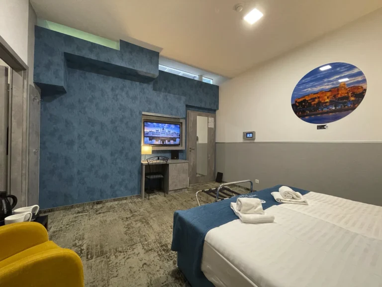 Smart-Standard-room-106-12