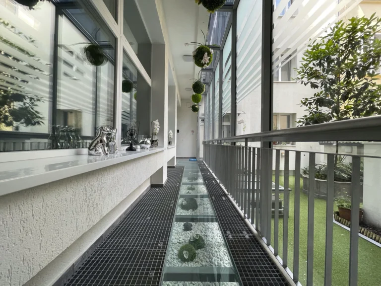 Smart-Superior-room-glass-area-2